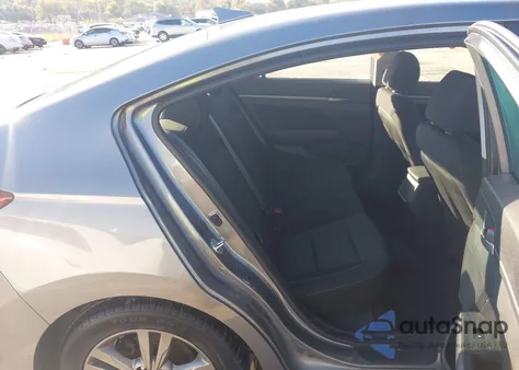 2018 Hyundai Elantra Value Edition z USA, uszkodzony, nr VIN 5NPD84LF8JH278845